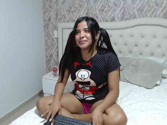 DarilysLatina webcam