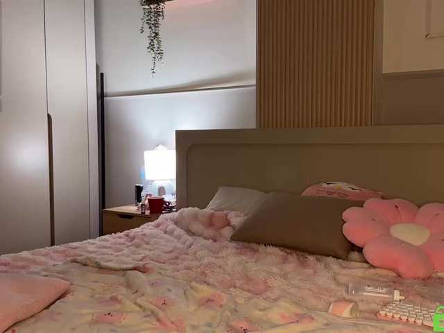 lizzyMeoww's BongaCams show and profile