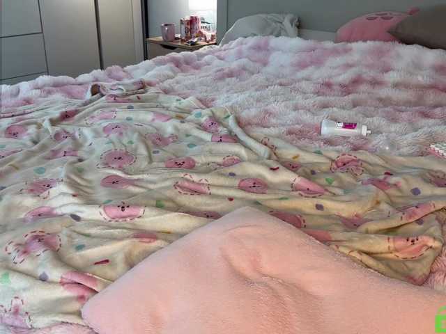 lizzyMeoww's BongaCams show and profile