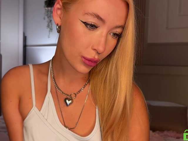 lizzyMeoww's BongaCams show and profile