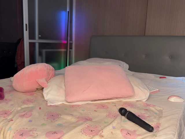 Lizzymeoww from BongaCams is Freechat