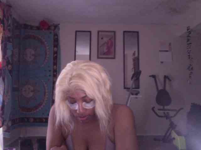 PrincessY2K webcam