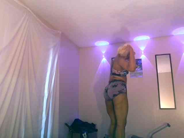 TheGirlNextDoor webcam