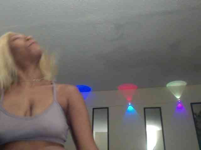 TheGirlNextDoor webcam