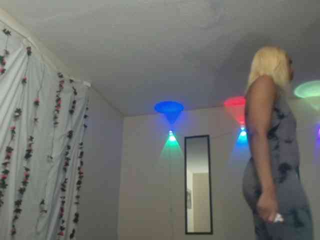 TheGirlNextDoor webcam