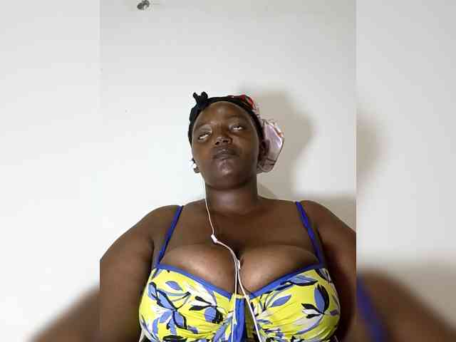 Joyiehh Live Webcam on BongaCams