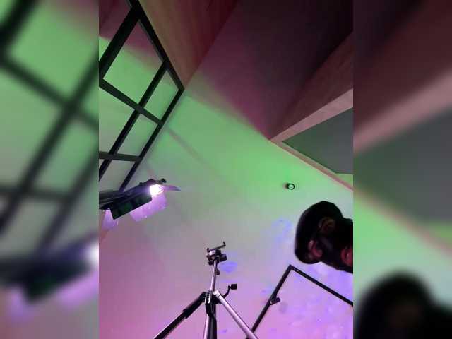 NickiMaldini's BongaCams show and profile