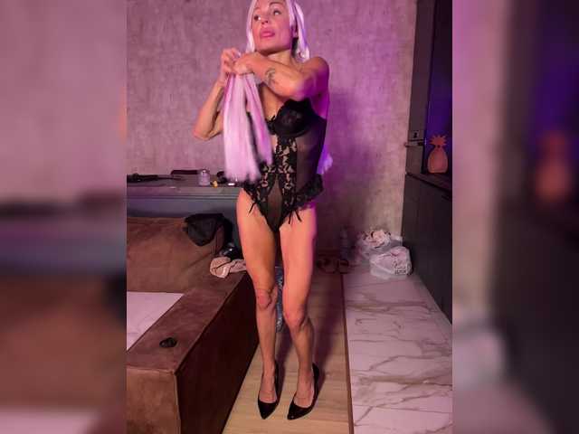 NickiMaldini – webcam model profile photo