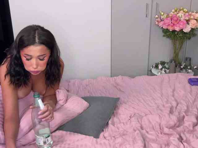 SheOnShe Live Webcam on BongaCams