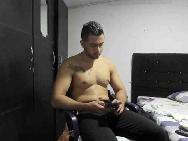 Ryan-xc Live Webcam on BongaCams