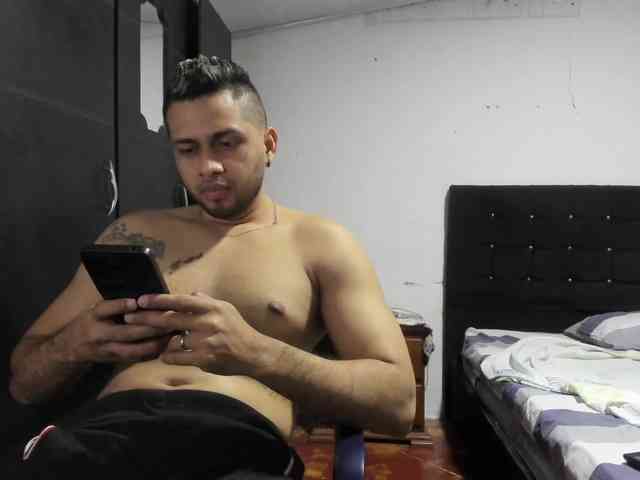 Ryan-xc Live Webcam on BongaCams