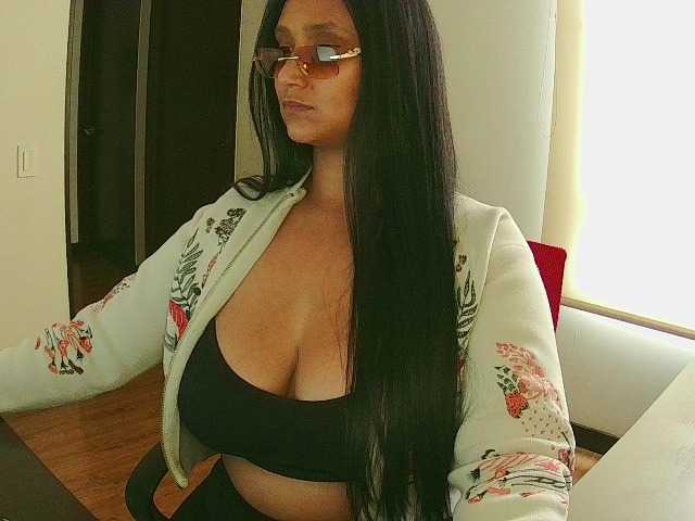 Emeraldgem's BongaCams show and profile