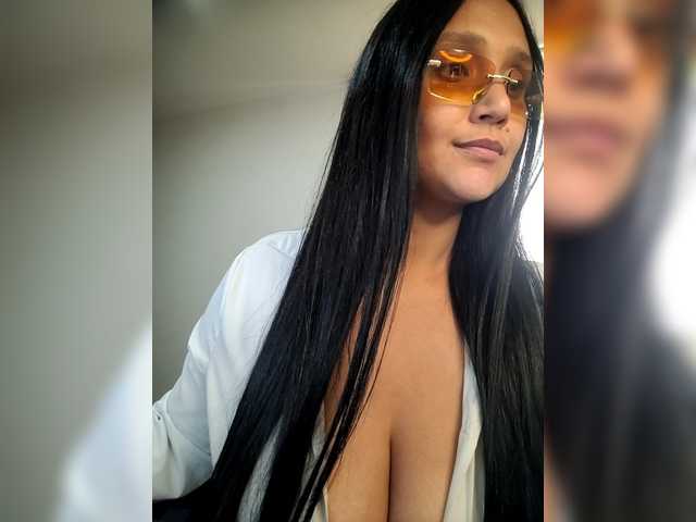 Emeraldgem's BongaCams show and profile