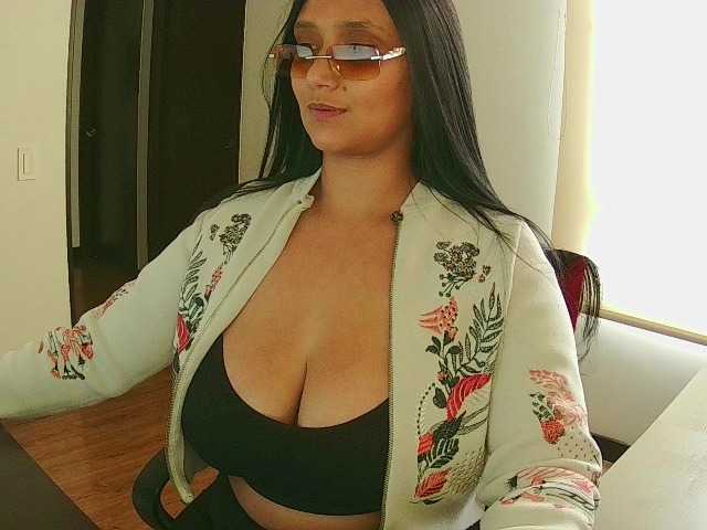 Emeraldgem's BongaCams show and profile