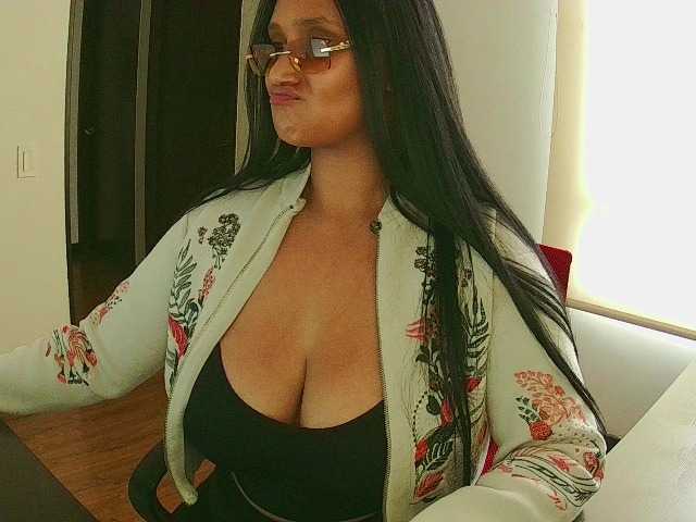 Emeraldgem's BongaCams show and profile