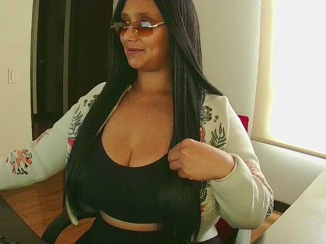 Emeraldgem's BongaCams show and profile