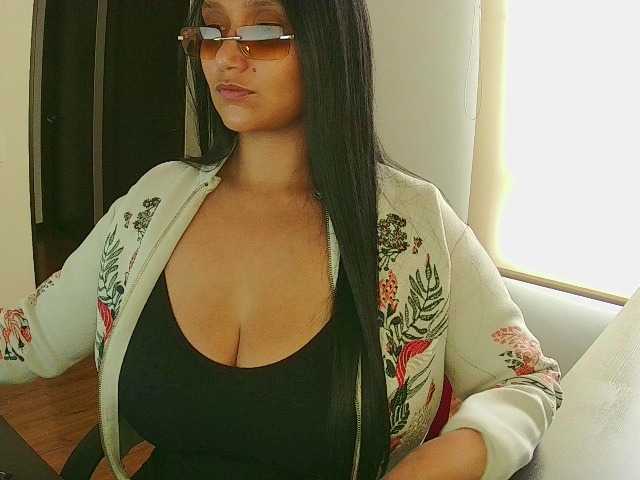 Emeraldgem's BongaCams show and profile