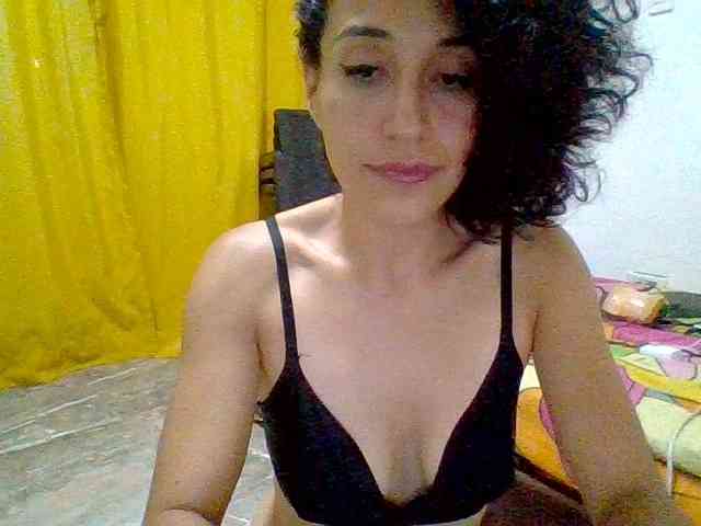 chat on live TanniaMarquez