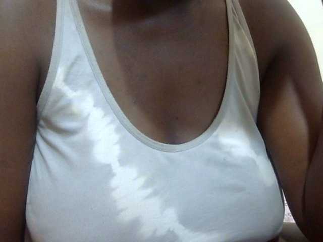 pretty-lioness webcam bongacams model stream image