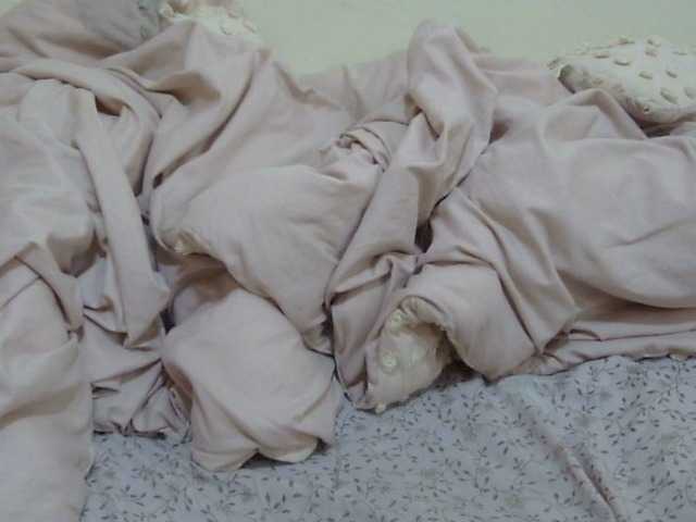 pretty-lioness webcam bongacams model stream image