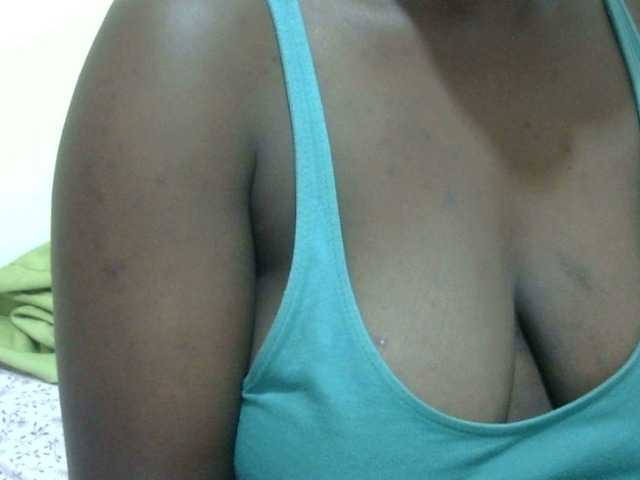 pretty-lioness webcam bongacams model stream image