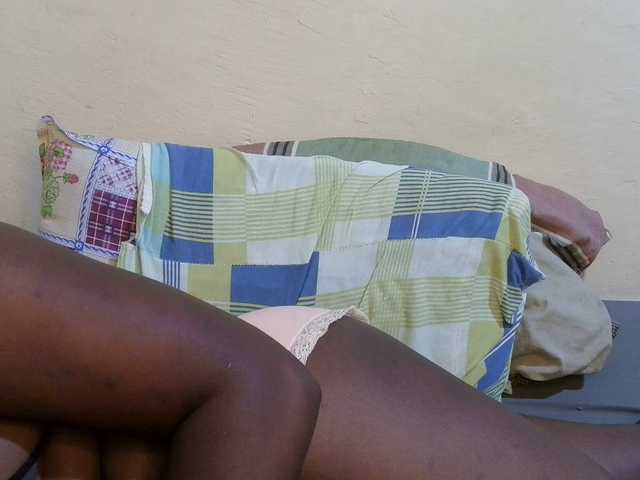 pretty-lioness webcam bongacams model stream image