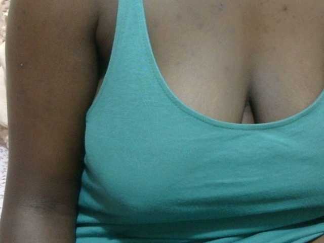 pretty-lioness webcam bongacams model stream image