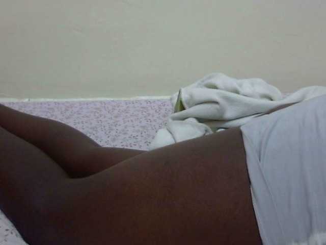 pretty-lioness webcam bongacams model stream image