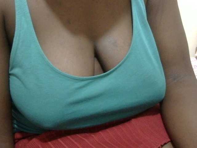 pretty-lioness webcam bongacams model stream image