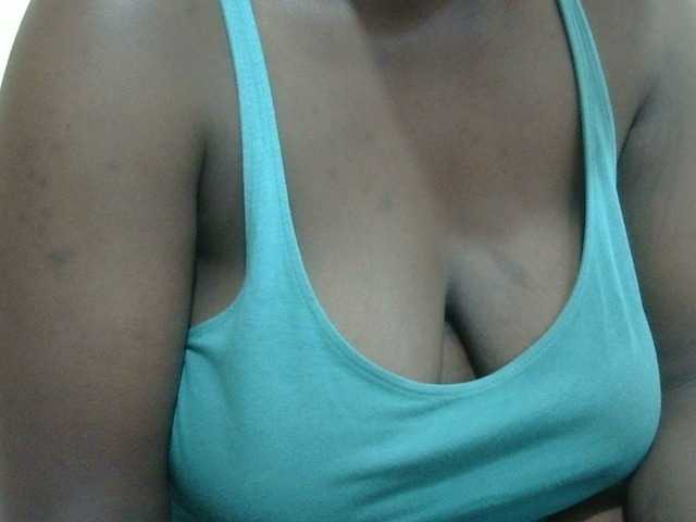 pretty-lioness webcam bongacams model stream image