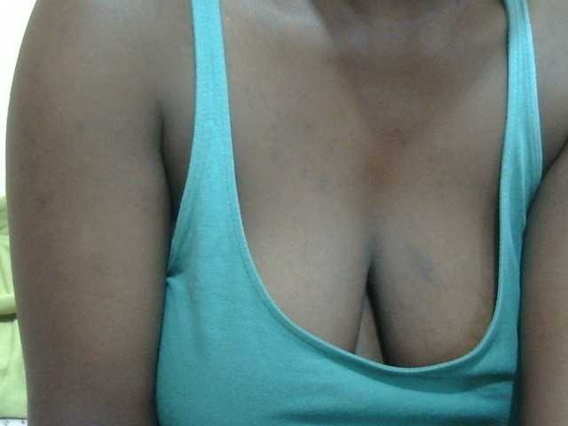 pretty-lioness webcam bongacams model stream image