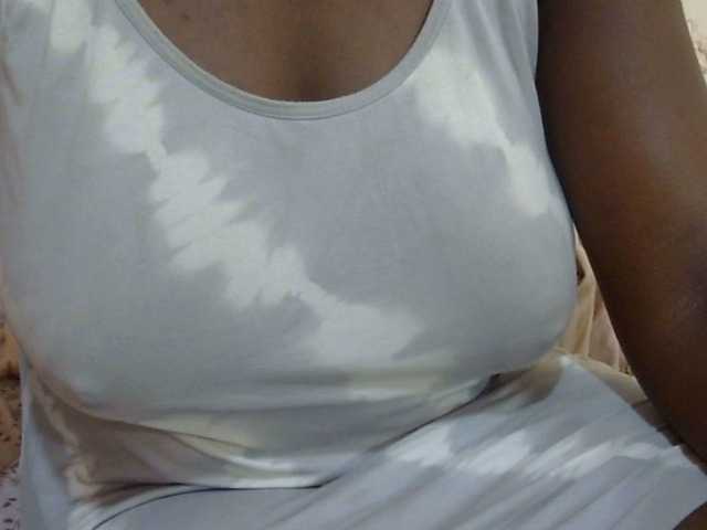 pretty-lioness webcam bongacams model stream image