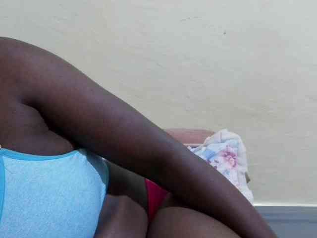 pretty-lioness Live Webcam on BongaCams