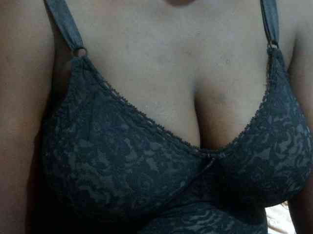 pretty-lioness webcam