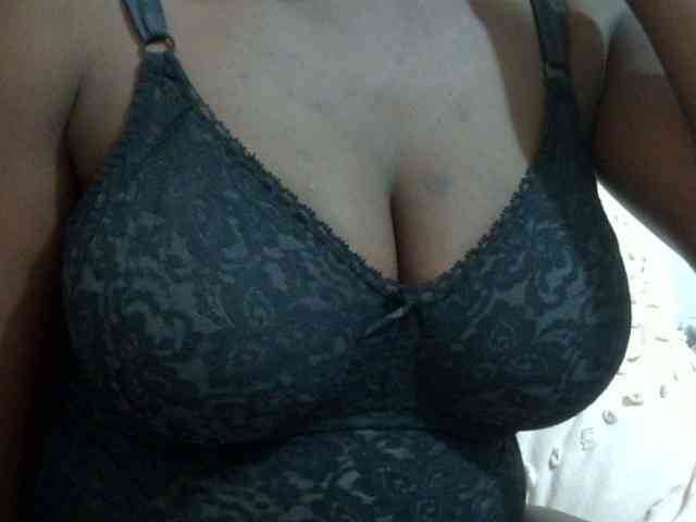 pretty-lioness webcam