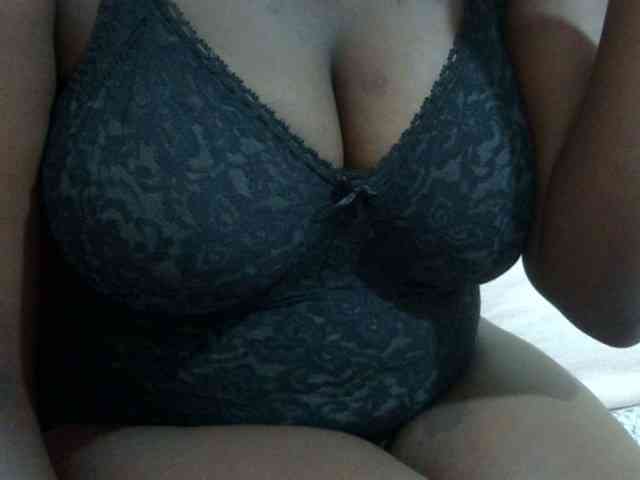 pretty-lioness webcam