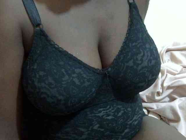 pretty-lioness webcam