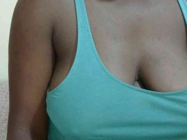 pretty-lioness Live Webcam on BongaCams