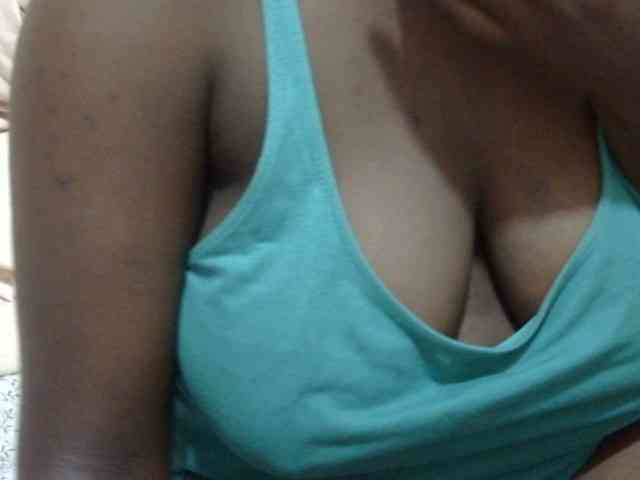 pretty-lioness webcam