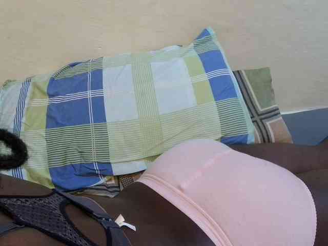 pretty-lioness webcam