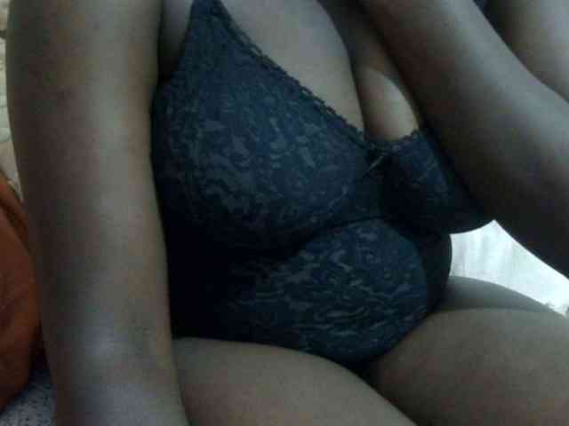 pretty-lioness webcam