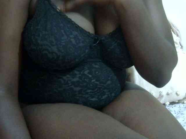 pretty-lioness webcam