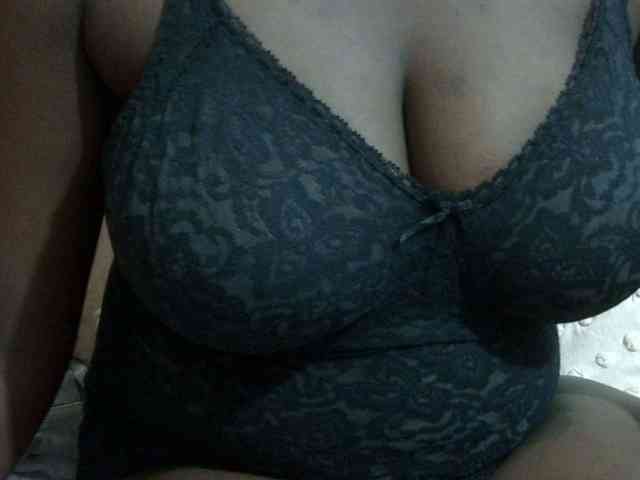 pretty-lioness webcam