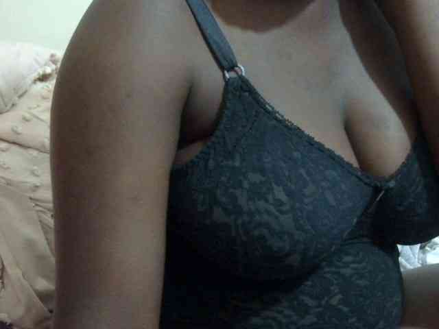 pretty-lioness webcam