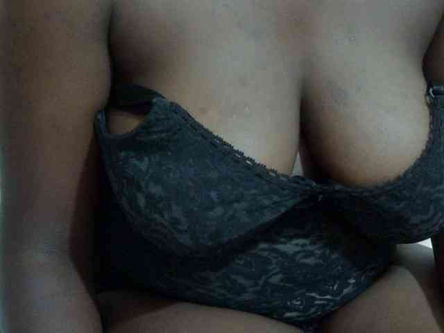 pretty-lioness webcam