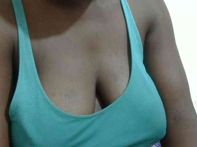 pretty-lioness webcam