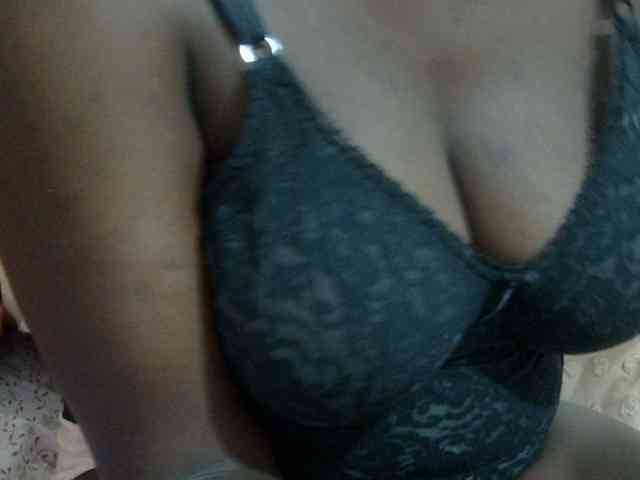 pretty-lioness webcam