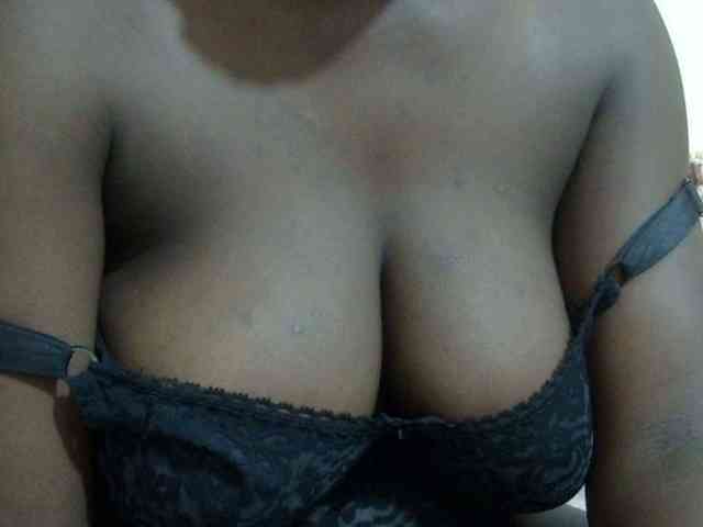 pretty-lioness Live Webcam on BongaCams