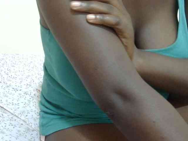 pretty-lioness webcam