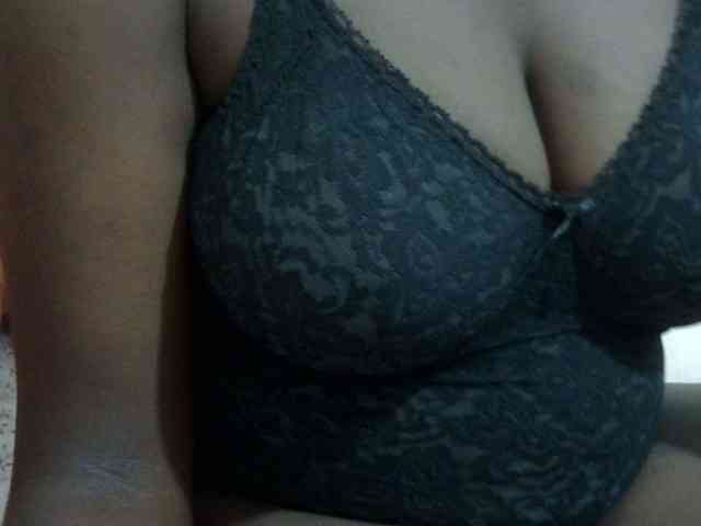 pretty-lioness webcam